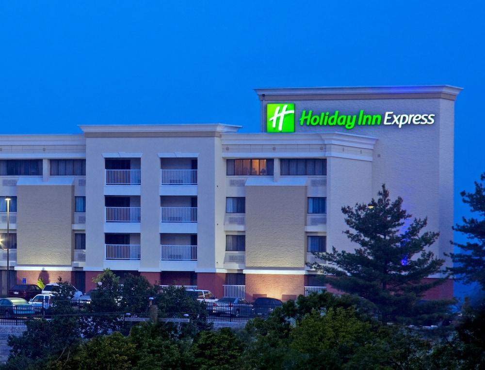 Holiday Inn Express Cincinnati West By Ihg Dent Exterior photo